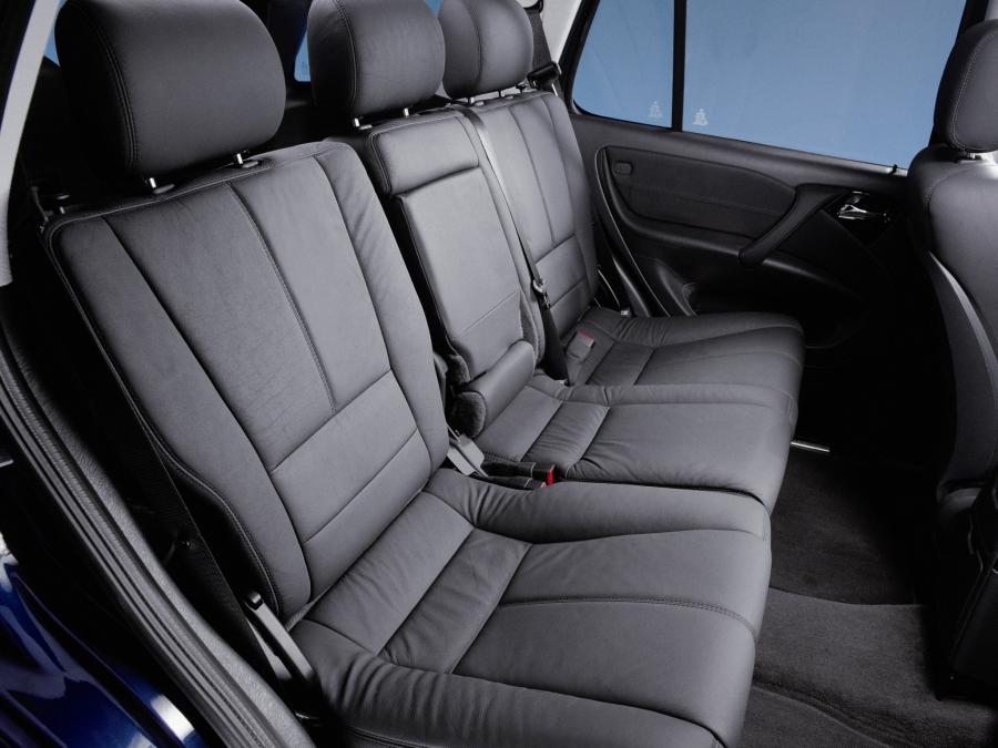 Интерьер Mercedes-Benz ML55 AMG 2000 года  (EU) (фото 5 из 11)